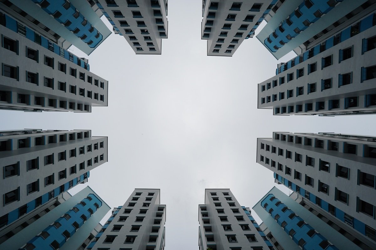 Fundos imobiliários se recuperam e sobem 21% em 2025; veja FIIs com melhor desempenho