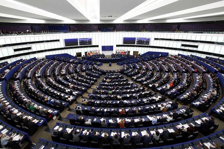 Parlamento Europeu suspende acordo comercial entre União Europeia e EUA