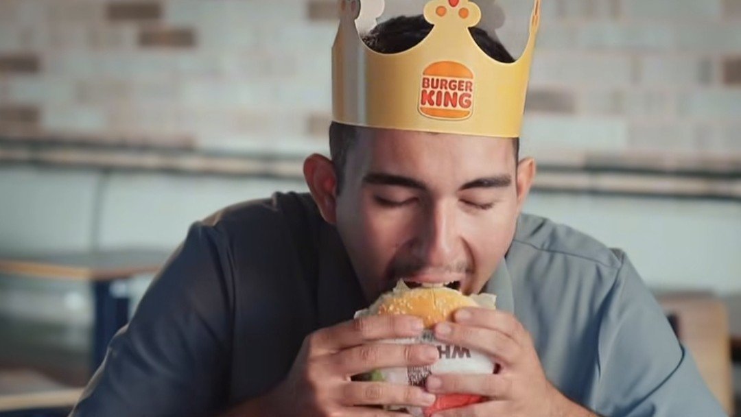 Burger King lança campanha de marketing com jovem que se perdeu na trilha do Pico Paraná
