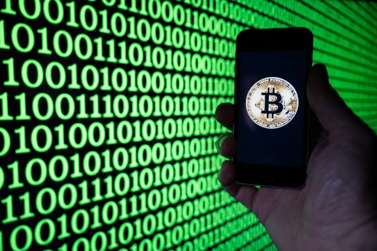 Cotação do bitcoin cai abaixo de US$ 70 mil pela 1ª vez desde a reeleição de Trump