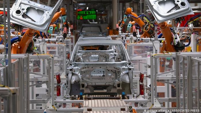 Volkswagen planeja cortes bilionários até 2028 em todas as subsidiárias do grupo