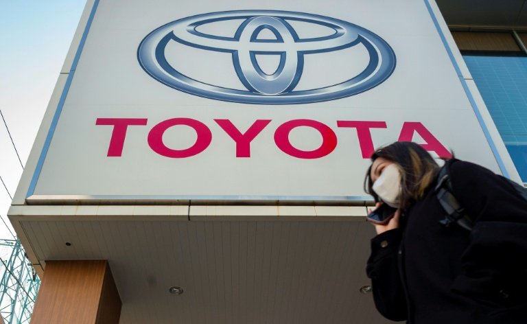 Toyota anuncia novo CEO e eleva previsões de lucros