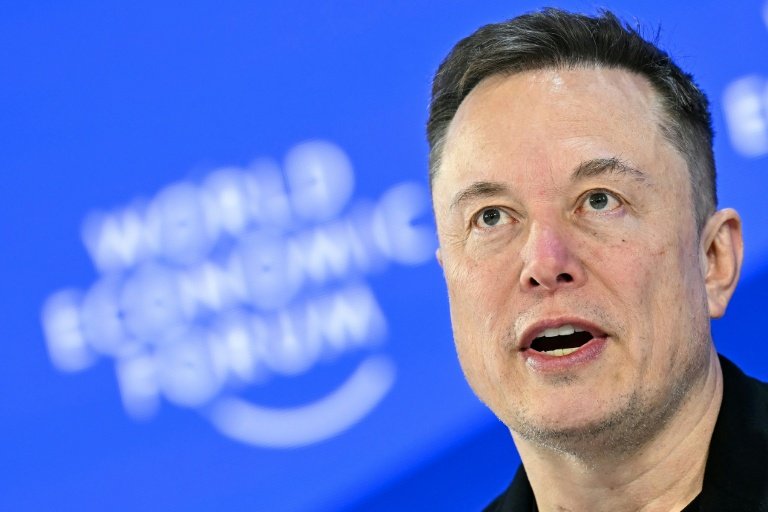 O CEO da SpaceX, Elon Musk, afirma estar fundindo a empresa com seu projeto de inteligência artificial para construir datacenters no espaço - AFP