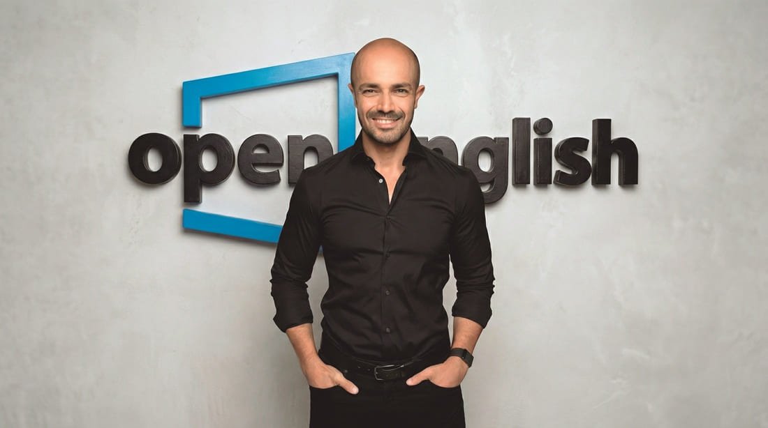 Open English aposta em aulas com IA e parcerias com governos para crescer no Brasil