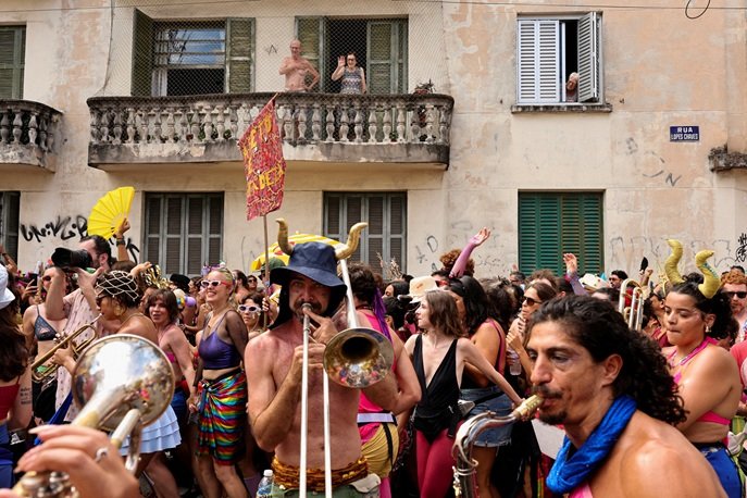 Bloco de Carnaval em São Paulo; bancos e Bolsa ficaram fechados na segunda e na terça