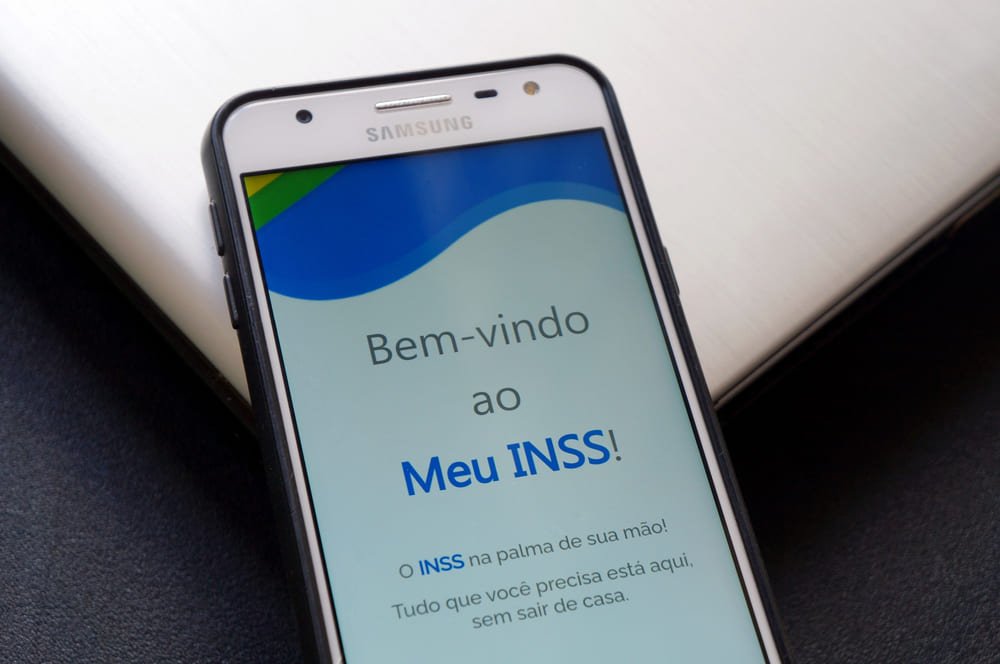 Governo vai antecipar 13º salário de aposentados do INSS; veja datas
