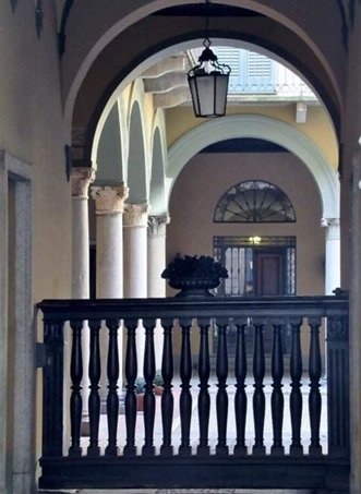 Palazzo Taverna Medici del Vascello está localizado no coração do Quadrilátero da Moda em Milão
