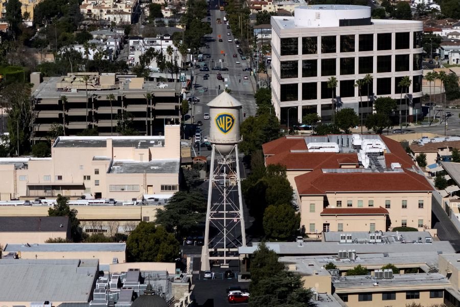 Paramount fecha acordo de US$ 110 bi para comprar a Warner, diz agência