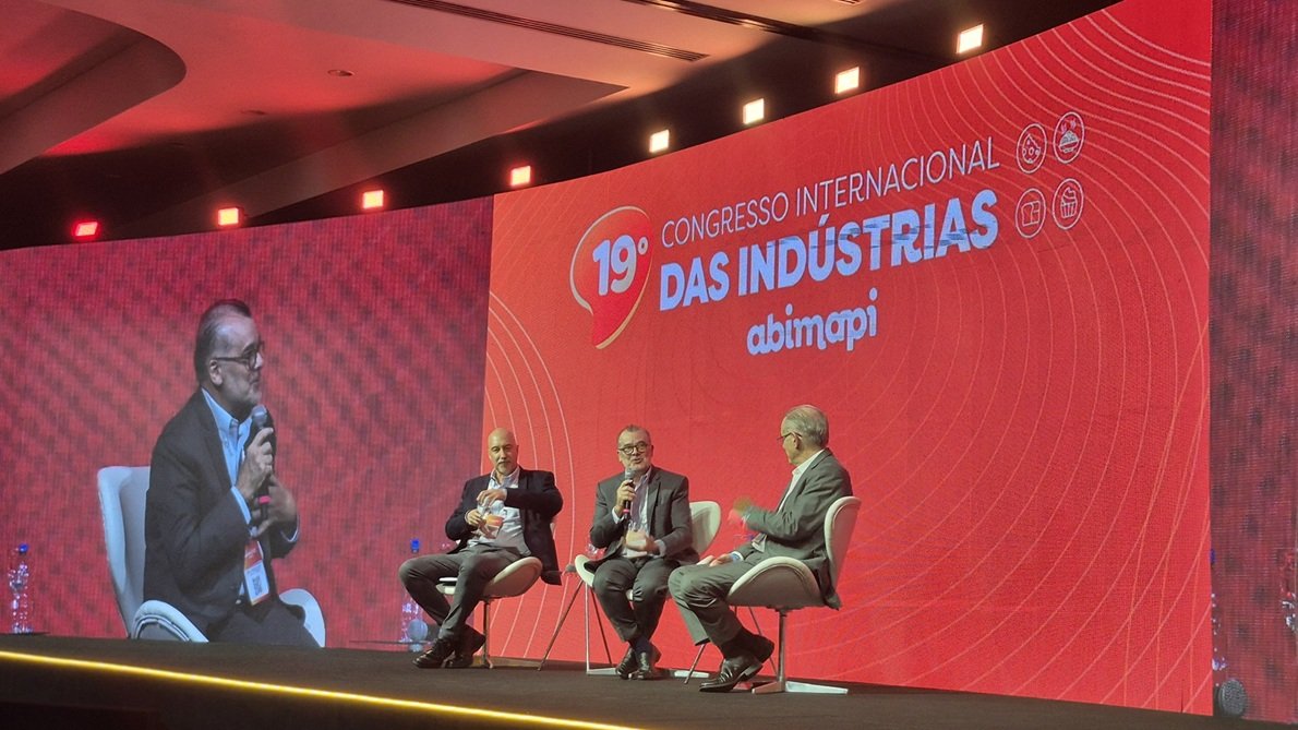 Palestra de Gustavo Franco trata da situação fiscal durante o 19º Congresso da Abimapi