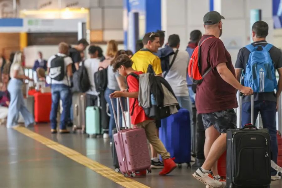 Passageiro que causar tumulto pode ser impedido de voar por até 1 ano; veja novas regras da Anac