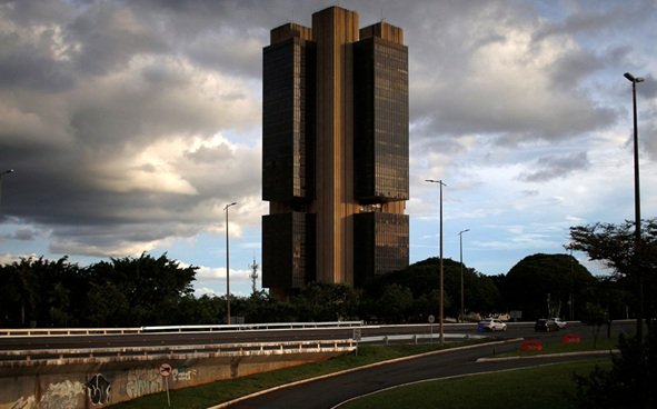 Mercado passa a ver Selic a 12% ao final de 2026; veja projeções do Focus