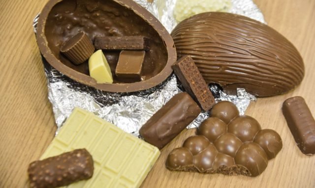 Ovo de Páscoa custa 121% mais caro que chocolate em barra em 2026, aponta Procon-SP