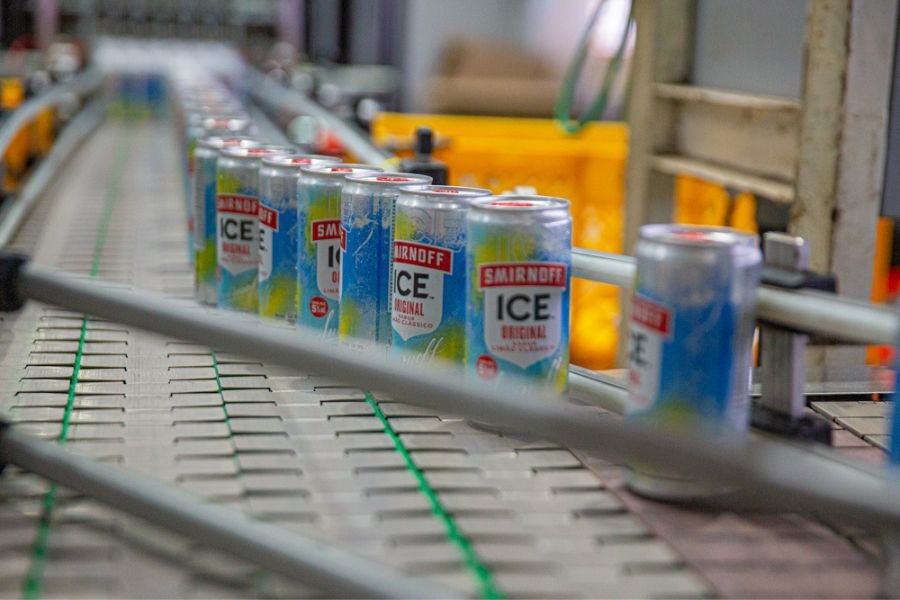 Diageo passa a produzir Smirnoff Ice em fábrica própria no Brasil