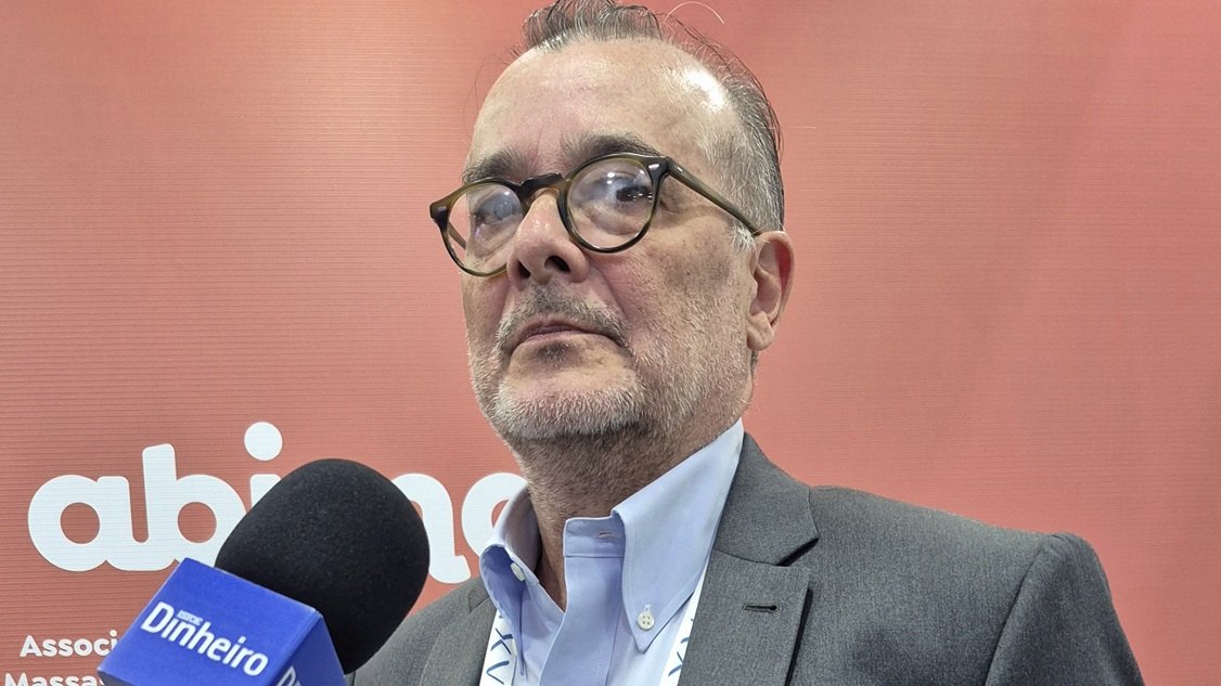 Governo precisa reduzir despesa ou mudar meta de inflação para juros baixar, diz Gustavo Franco