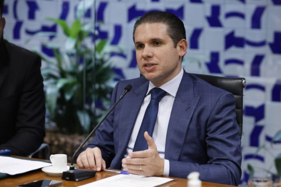 Hugo Motta quer acelerar projeto que aumenta limite de faturamento do MEI