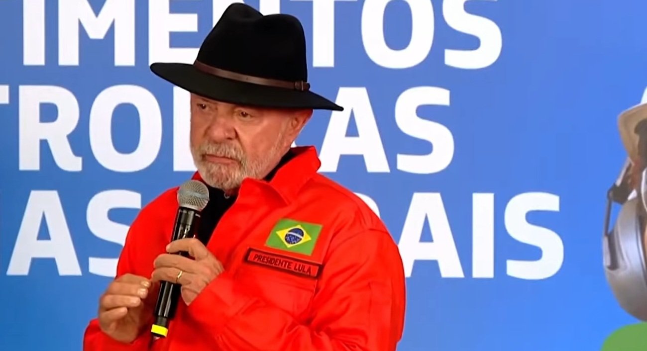 O presidente Lula durante visita à Regap, em Betim (MG)