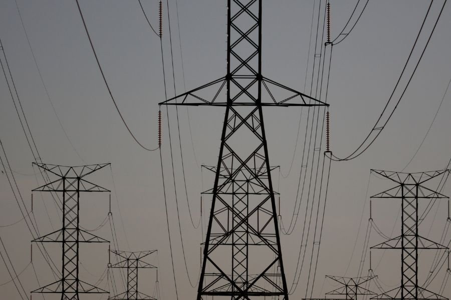 Aneel aprova aumento de até 15,6% na tarifa de energia para consumidores do RJ; entenda