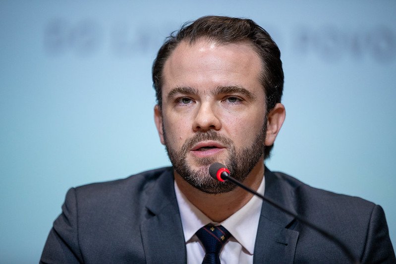 Governo propõe usar receita do petróleo para reduzir tributação sobre combustíveis; entenda