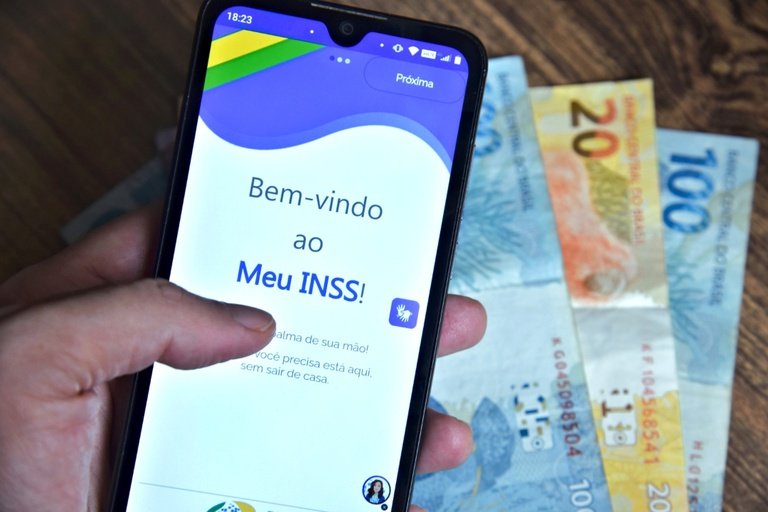 13º salário do INSS: governo usa WhatsApp para avisar sobre antecipação do pagamento