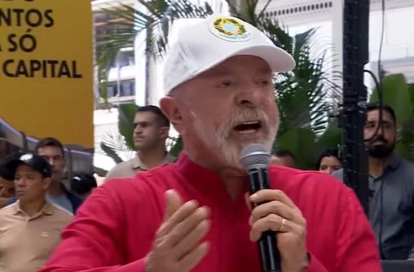 O presidente Luiz Inácio Lula da Silva discursa citando o relatório dos Estados Unidos que menciona o Pix