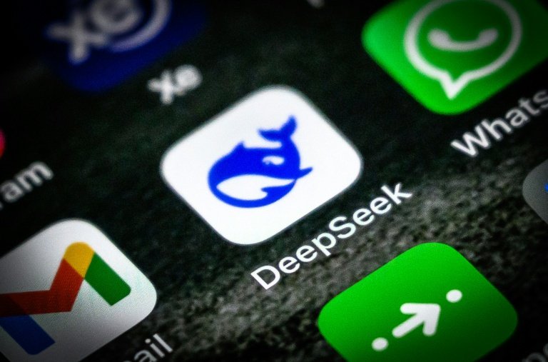 Novo modelo de IA de custo baixo da chinesa DeepSeek acirra disputa com os EUA