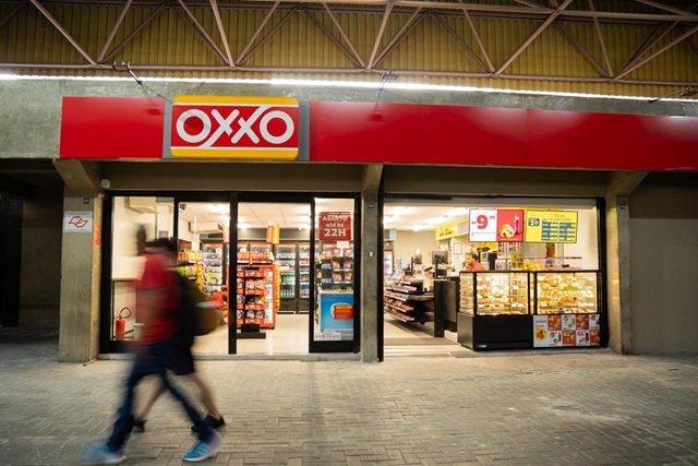Oxxo anuncia nova estratégia de expansão e abre 5 lojas em terminais de ônibus e metrô