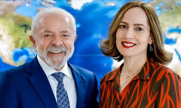 Ana Cristina Silveira, servidora do INSS, assume como nova presidente do órgão