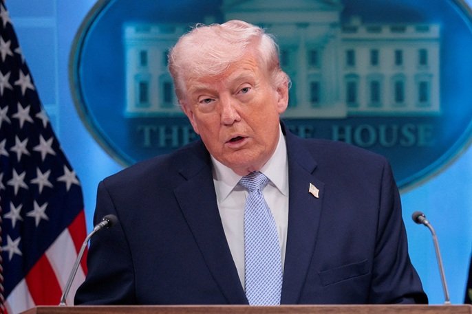 Barril de petróleo volta a superar US$ 110 após Trump dizer que Irã pode ser derrotado na terça