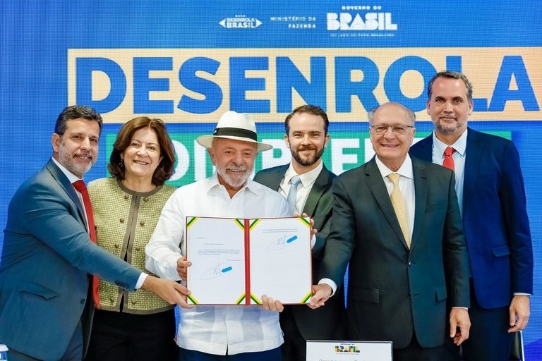 Governo lança programa para apoiar trabalhador informal e estudantes do FIES adimplentes