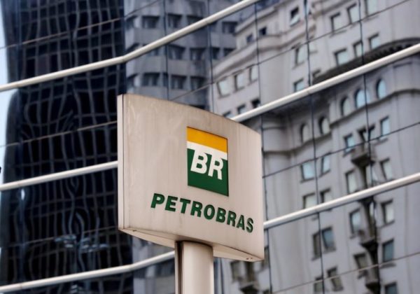 Logo da Petrobras fotografado em São Paulo (SP)