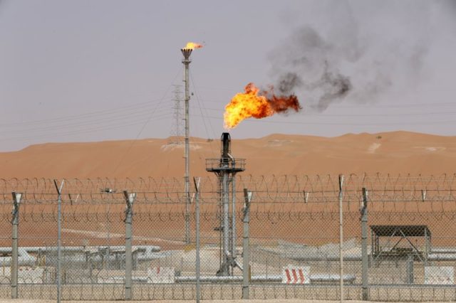 Arábia Saudita eleva preços de petróleo exportado para Ásia e Europa