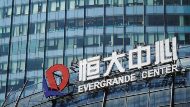 Logo do China Evergrande Group em prédio de Xangai