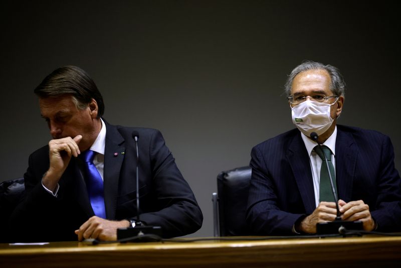 Bolsonaro e Guedes em entrevista em Brasília
