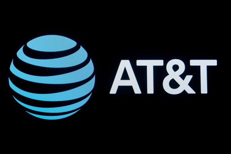 A AT&T disse que usará os 43 bilhões de dólares obtidos com seus ativos de mídia para ajudar a pagar suas dívidas de mais de 160 bilhões de dólares