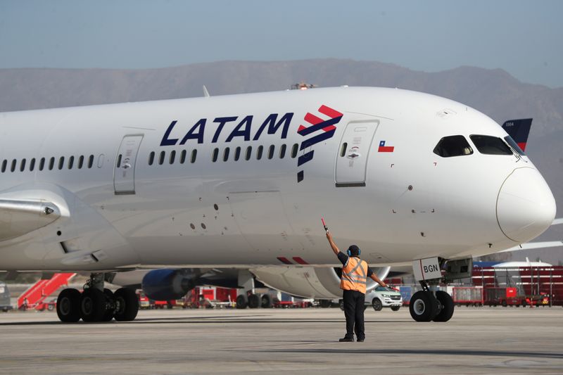 Aeronave da Latam no aeroporto internacional de Santiago, Chile