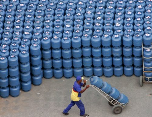 Botijões de gás em distribuidora em São Paulo (SP)