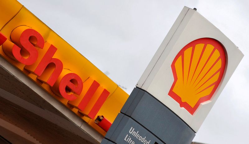 Logotipo da Shell em frente a posto de combustíveis da empresa. 31/1/2008