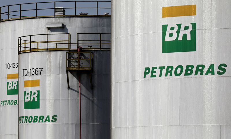 Tanques de combustíveis da Petrobras em Paulínia