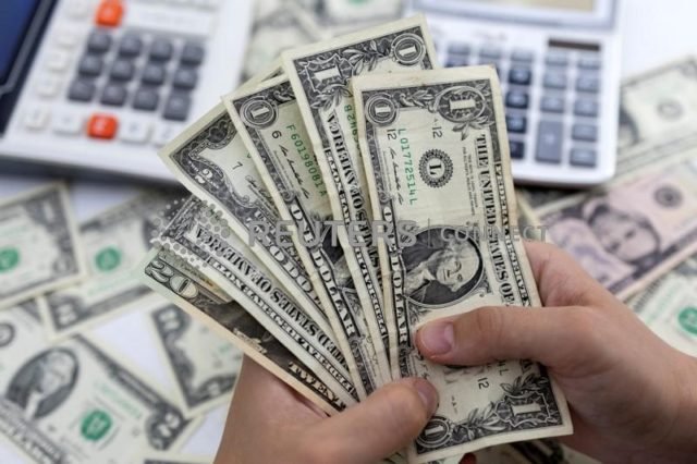 Dólar à vista fecha com oscilação positiva de 0,02%, a R$4,7542