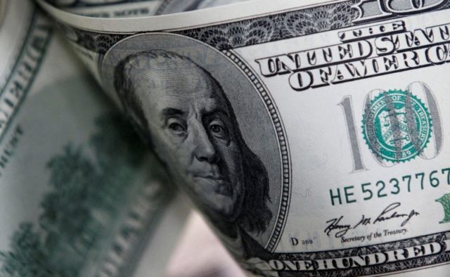 Dólar à vista fecha em alta de 1,10%, a R$4,8065