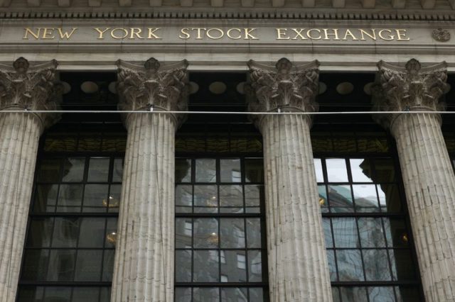Wall Street encerra em alta, com impulso de Tesla e Nvidia