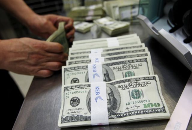 Dólar à vista fecha em queda de 0,18%, a R$4,7776