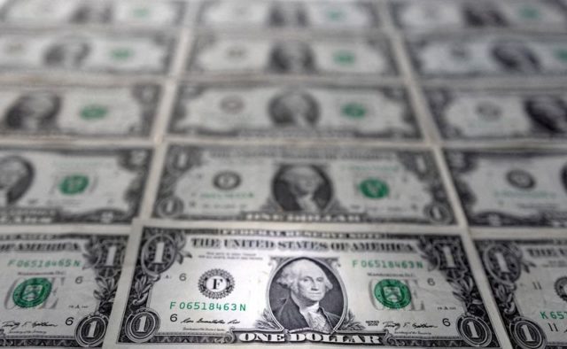 Dólar supera R$ 5,27 e caminha para quarta semana consecutiva de ganhos