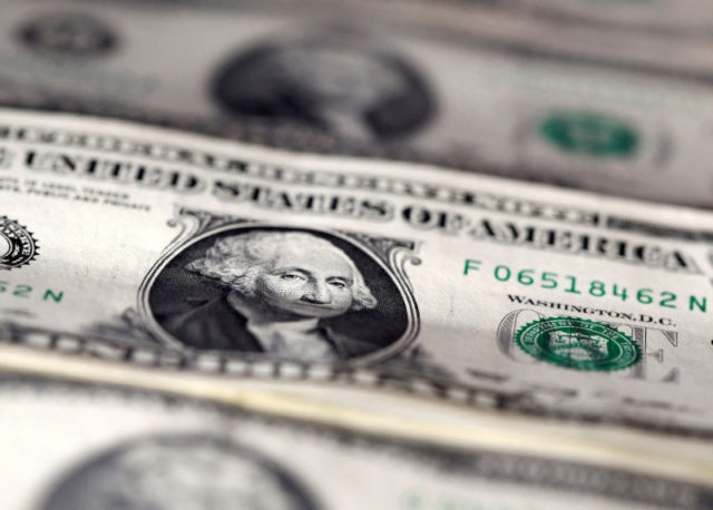 Dólar tem pouca alteração ante real com alívio externo dividindo foco com fiscal doméstico