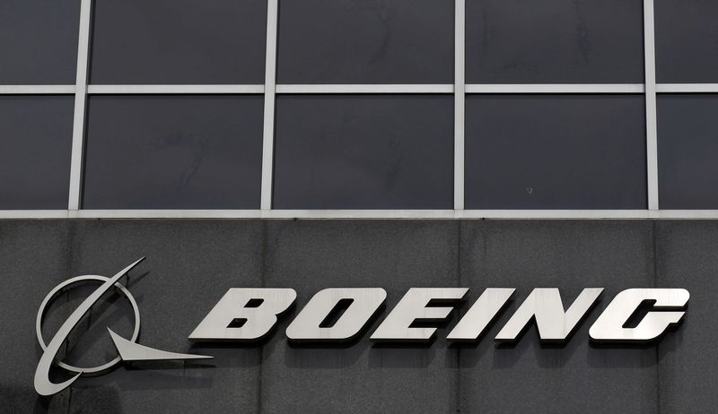 Foto do logotipo da Boeing em sua sede em Chicago
