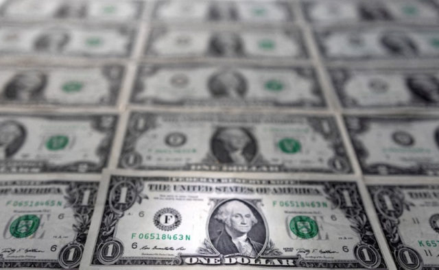 Dólar se mantém acima de R$ 5,40 com recuperação da moeda no exterior