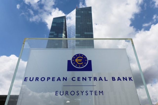 BCE eleva juros mais do que o esperado em esforço para combater inflação