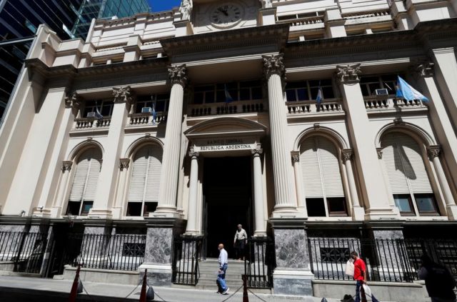 BC da Argentina eleva taxa de juros em 8 p.p., a 60%