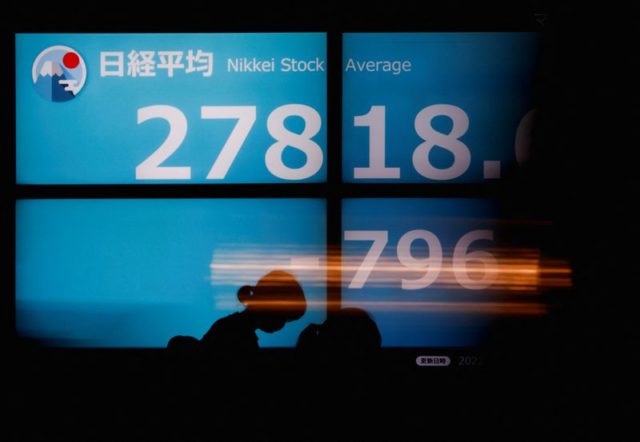 Mercado da China tem leve queda durante congresso; índice de Hong Kong acompanha ganhos globais