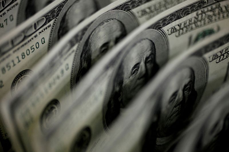A moeda norte-americana à vista fechou em queda de 1,18%, a 5,3115 reais na venda